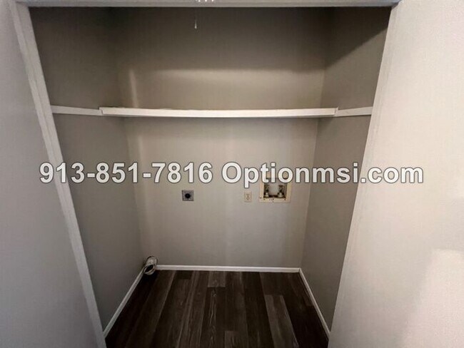 Building Photo - Half duplex AVAILABLE NOW