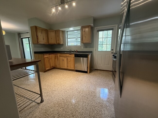 Building Photo - 2803 Smilax Ave