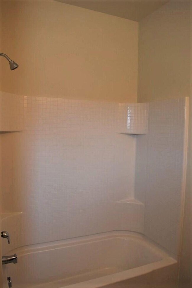 Building Photo - Cozy one story 3 bedroom - 2 bathroom open...