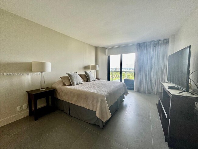 Building Photo - 20281 E Country Club Dr