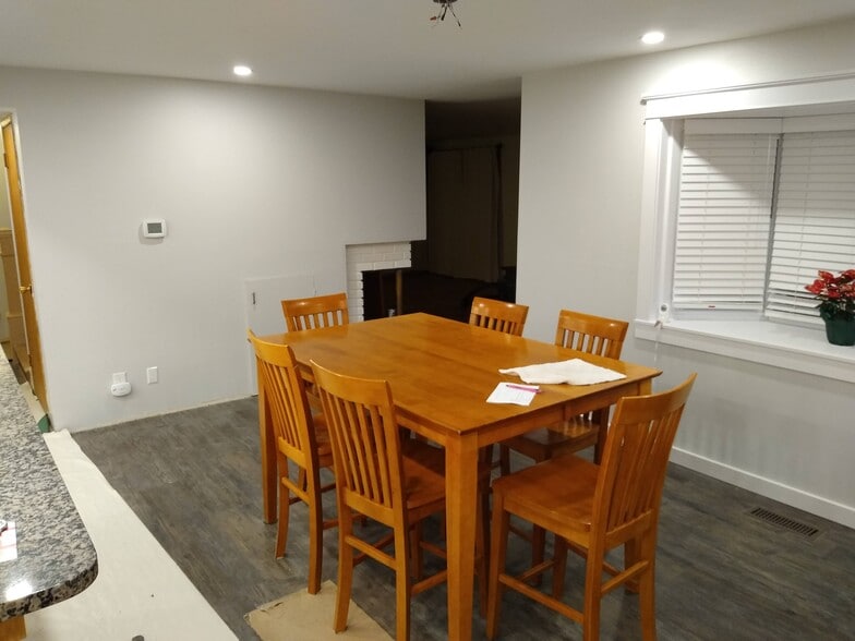 Dining Southeast - 3905 Almira Dr
