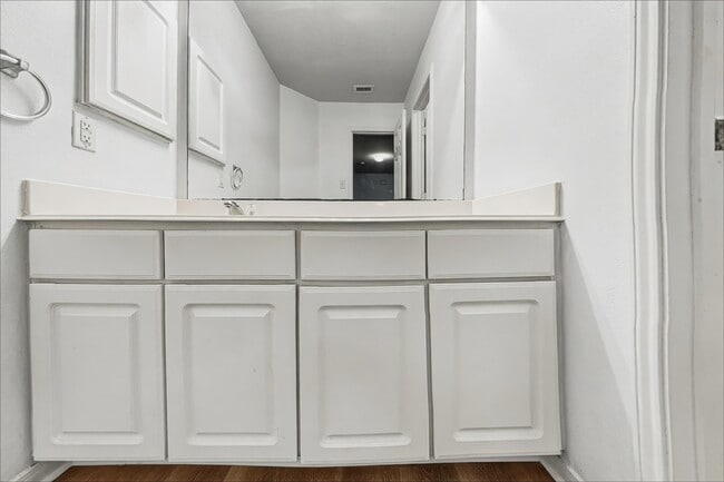 Building Photo - 16818 Blackberry Lily Ln