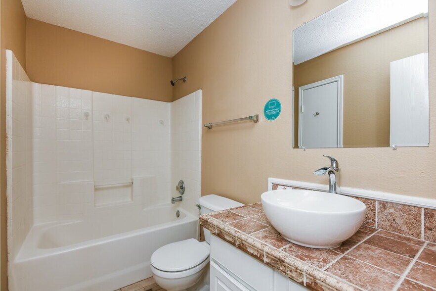 Building Photo - 1025 McKavett Dr