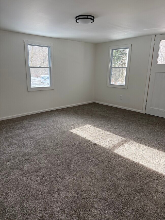 Building Photo - 157 S Laurel St