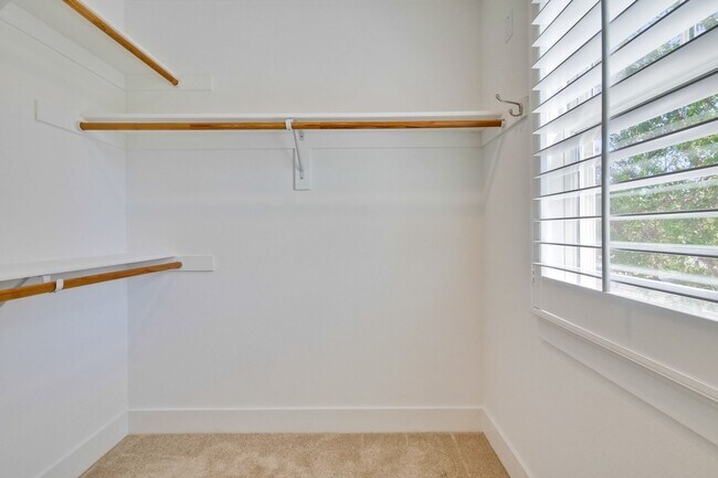 Building Photo - Gorgeous Morgan Park Refreshed for Immediate Move-In! Must see!