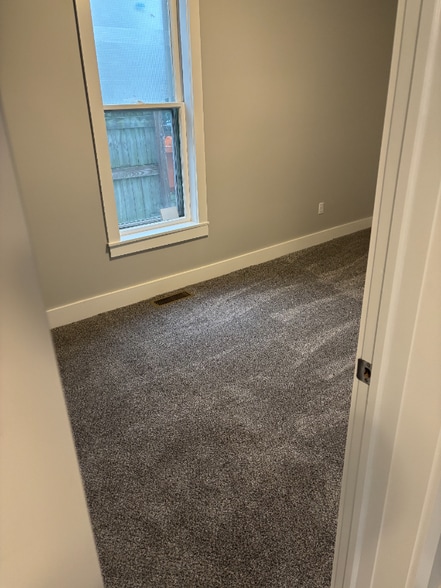 Building Photo - 523 W 17th St