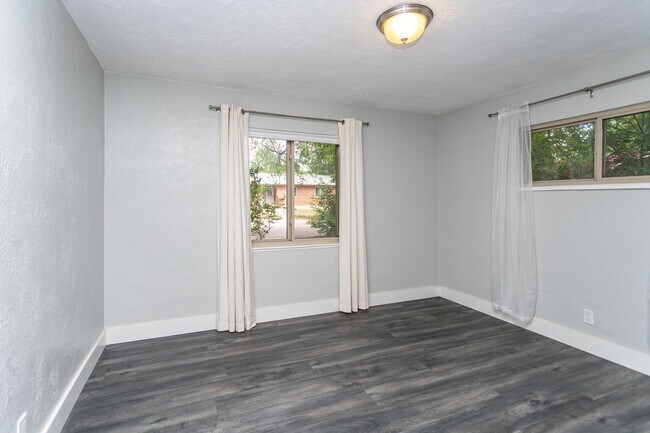 Building Photo - Beautiful 2-Bedroom, 2-Bath Home in Desirable Southwest Colorado Springs!