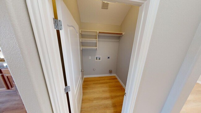 Building Photo - Elegant home in Pflugerville with great fe...