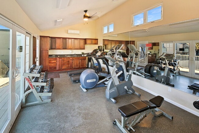 Building Photo - Fully Furnished 3BR/2BA Condo with Vaulted Ceilings, Close Proximity to UCSD and Medical Centers!...