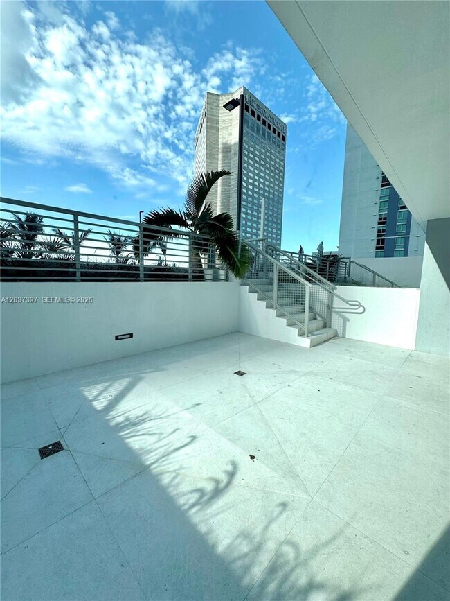 Building Photo - 325 S Biscayne Blvd