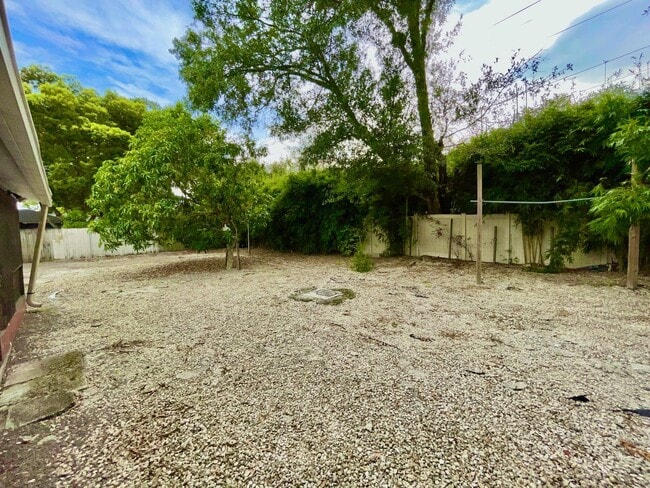 Building Photo - Spacious 4-Bed / 2-Bath Ranch in Rio Pinar...
