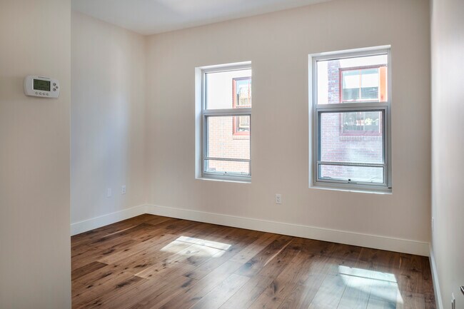 Building Photo - 50 India St