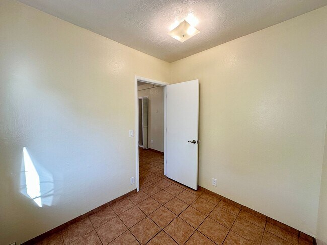 Building Photo - UPCOMING 2 BED 1 BATH COZY CASITA AVAILABLE 5/15/26!!
