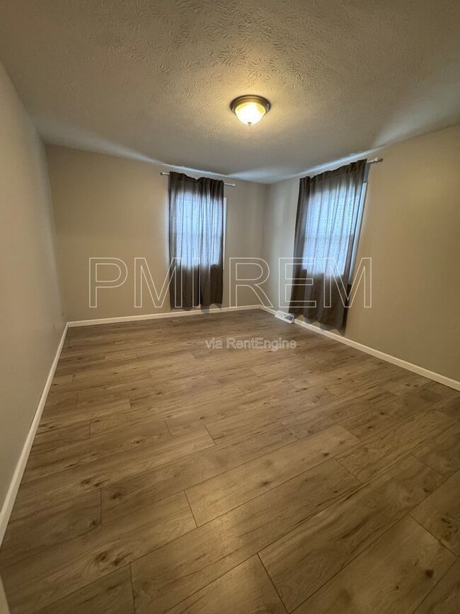 Building Photo - 782 Akron Blvd