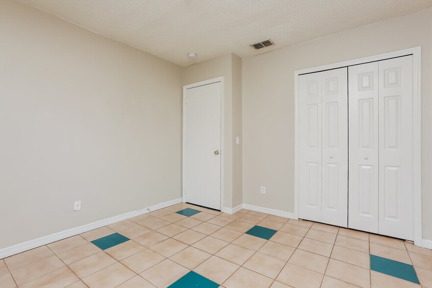 Building Photo - 8612 Villa Nova St