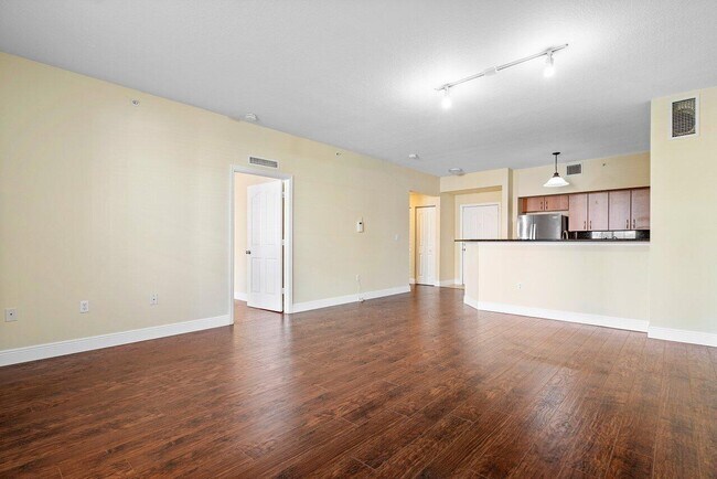 Building Photo - 250 NE 3rd Ave