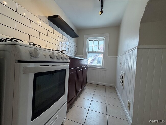 Building Photo - 180 Richmond Ave