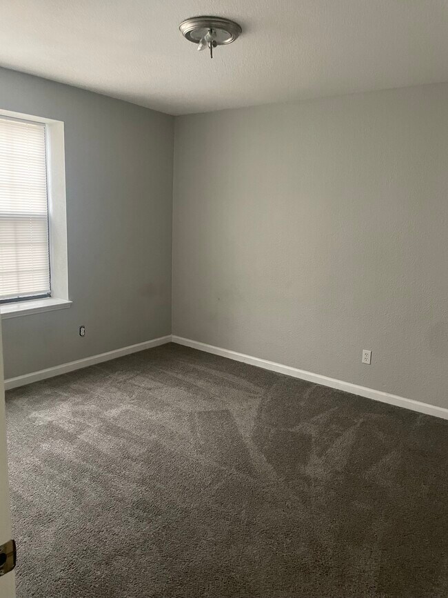 Building Photo - 497 S Memphis Way