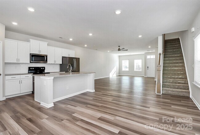 Building Photo - 646 Sagecroft Ln
