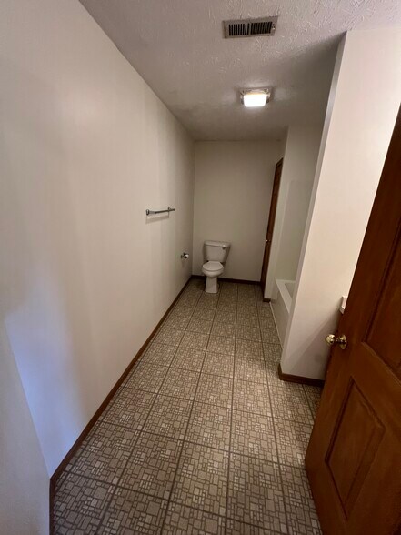 Building Photo - 1295 Chestnut Dr