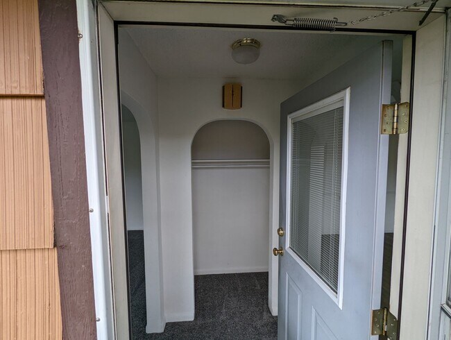 Building Photo - Beautiful Four Bedroom House with Dogs Considered