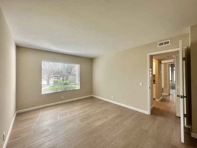 Building Photo - Newly Remodeled 2 Bedroom 2 Bath Near UTC ...