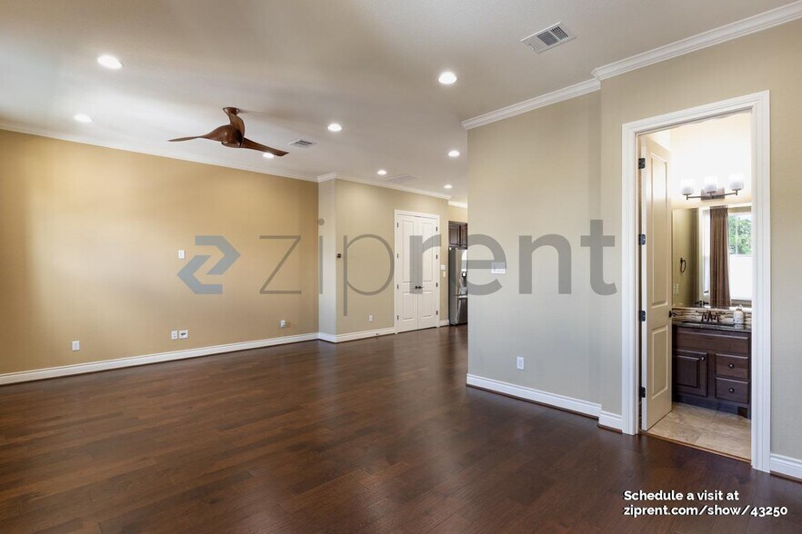 Building Photo - 1025 Highknoll Ln
