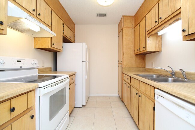 Building Photo - Charming 2 Bedroom Rental in Pace, FL with a Spacious Layout and Prime Location!