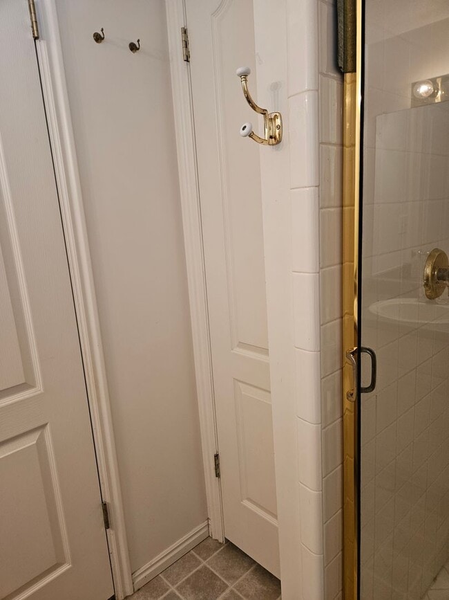 Building Photo - Beautiful 3 Bedroom/2.5 Bathroom in Midvale