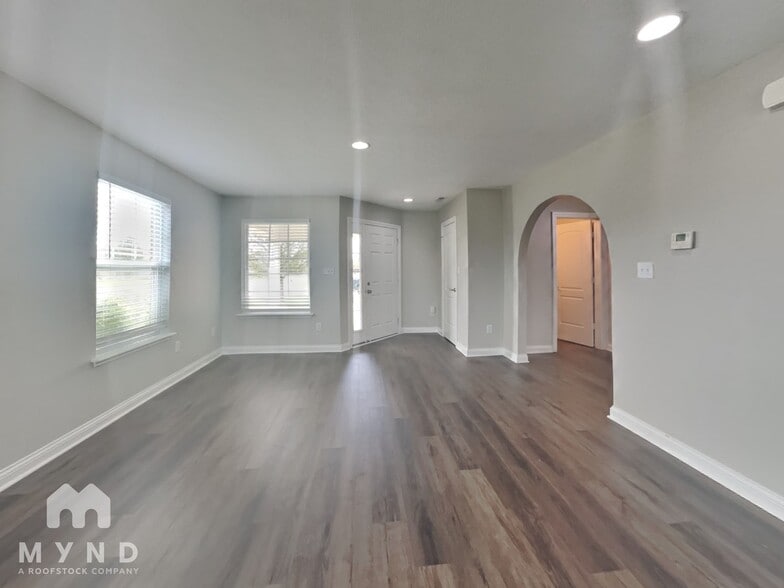 Building Photo - 618 Albermarle Dr