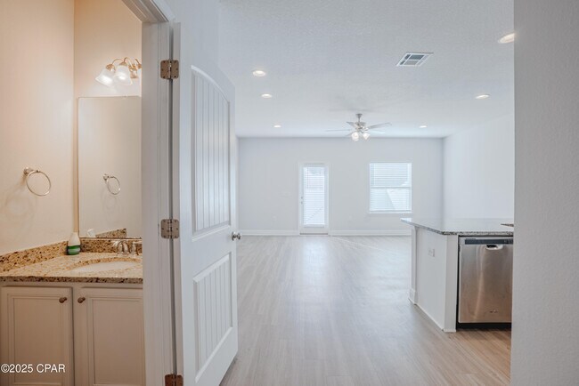 Building Photo - 7472 Shadow Lake Dr