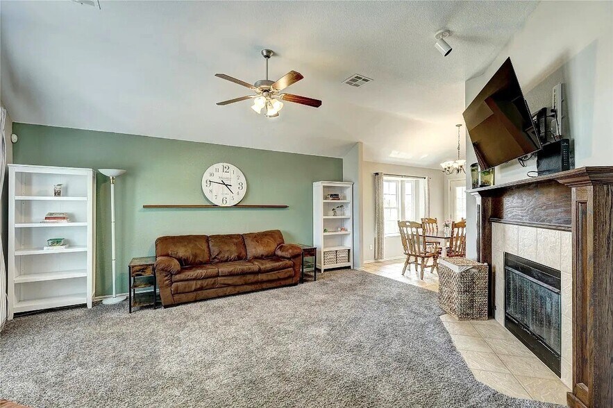 Building Photo - 2404 Deer Chase Dr