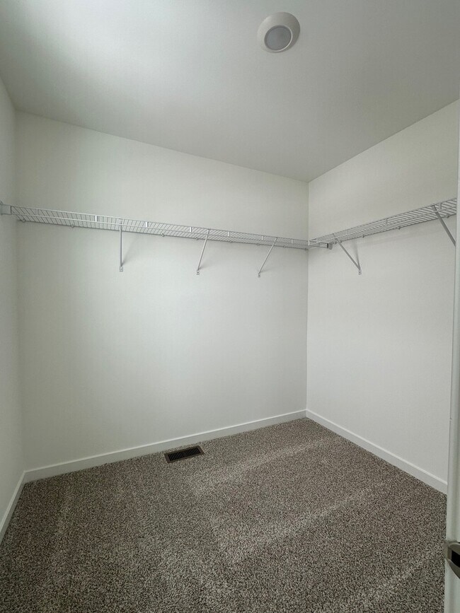 Building Photo - 2274 Barbera Dr