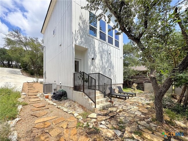 Building Photo - 1200 Willow Dr