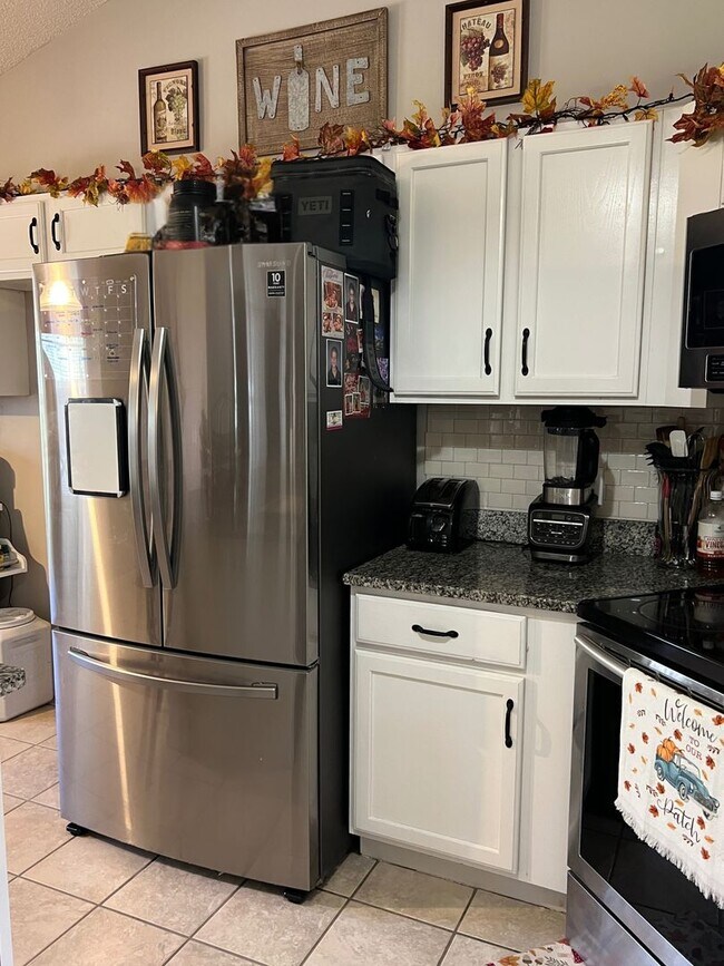 Building Photo - Charming 3-Bedroom, 2-Bath Home with Large...