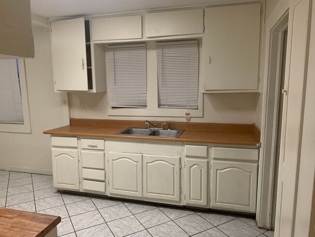 Building Photo - 1815 Potomac Ave