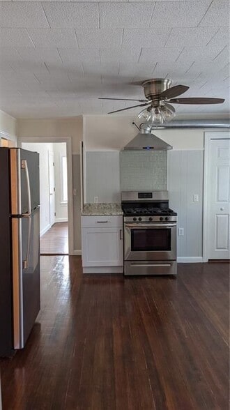 Building Photo - 6 Second School St