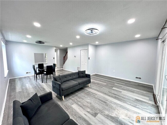 Building Photo - 102 Goodwin Dr
