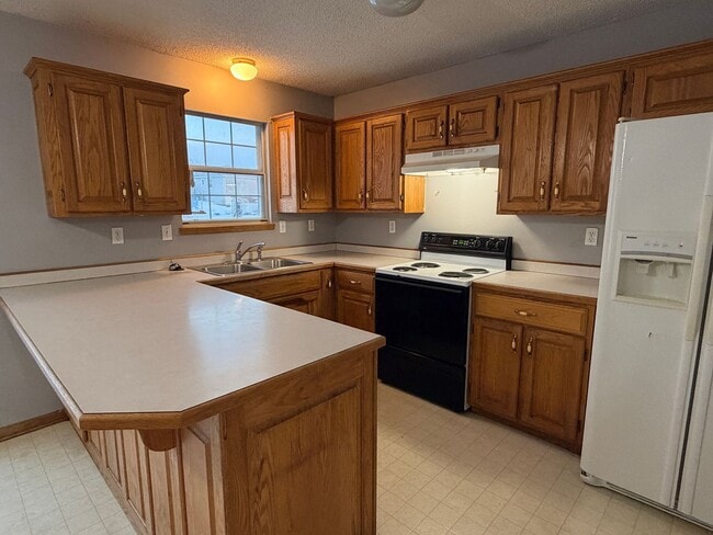 Building Photo - All electric ranch