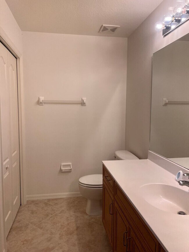Building Photo - 8470 Kingbird Loop