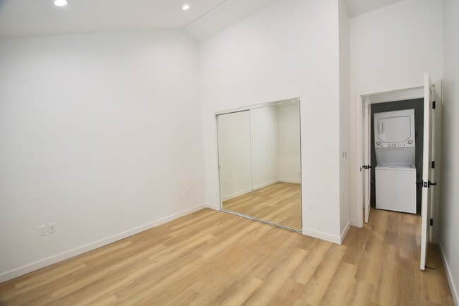 Building Photo - 10843 Peach Grove St