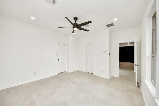 Building Photo - 23514 Bellina Dr