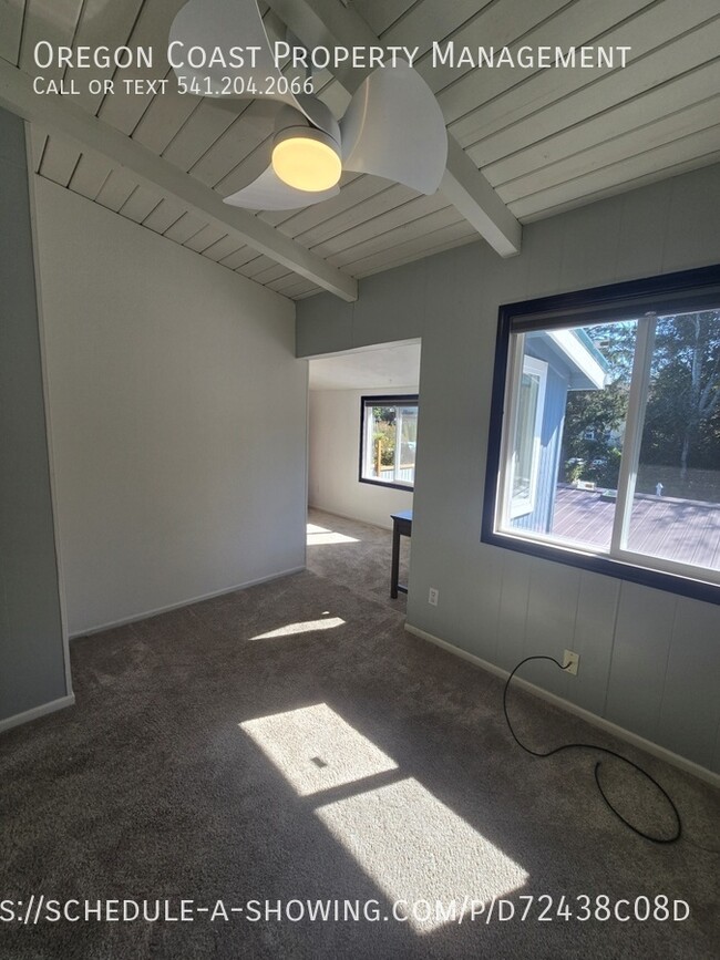 Building Photo - 2826 NW Oar Ave