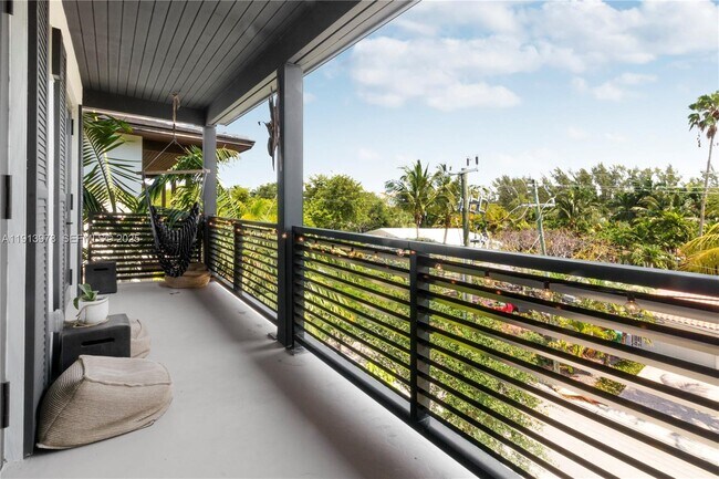 Building Photo - 3554 W Glencoe St