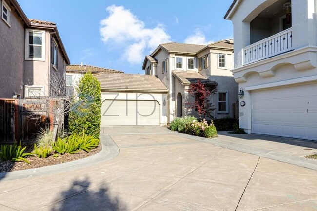 Building Photo - 3334 San Vicente Rd
