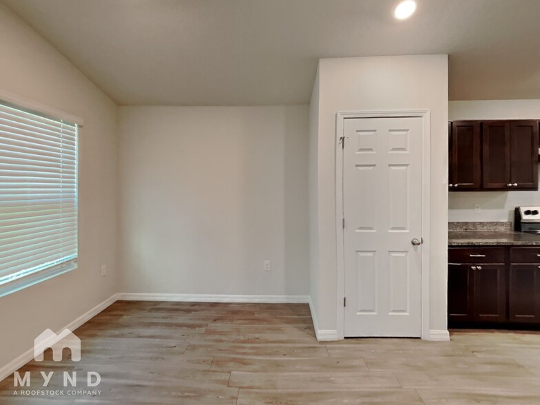 Building Photo - 1555 Tan Tara Trl