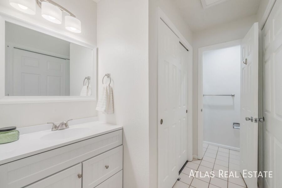 Building Photo - 6540 Delmonico Dr