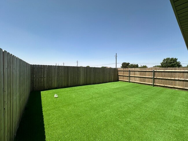 Building Photo - Indulge in Luxury: Upscale 3-Bedroom Duplex for Rent in Coveted Harvest Neighborhood