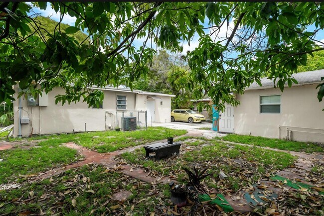 Building Photo - 3401 SW 48th Ave