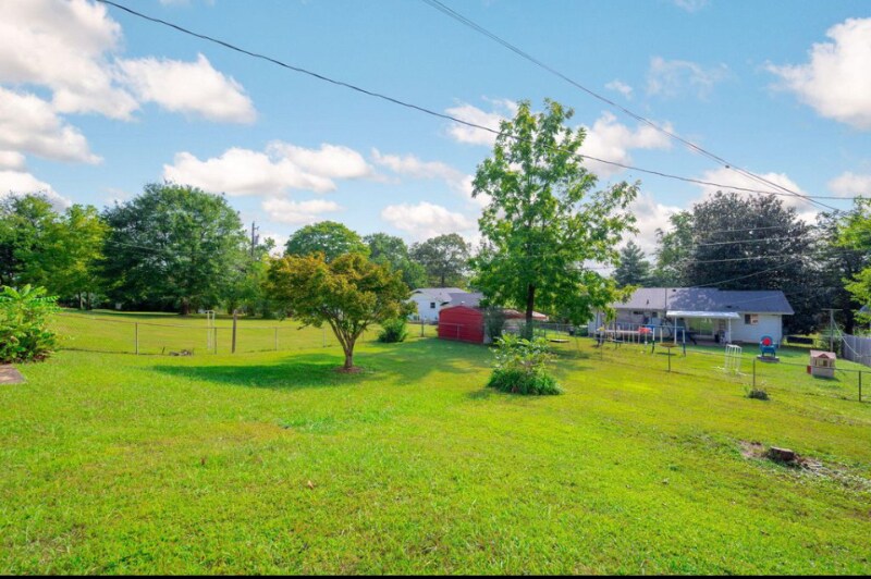 Building Photo - 8912 Bayview Dr